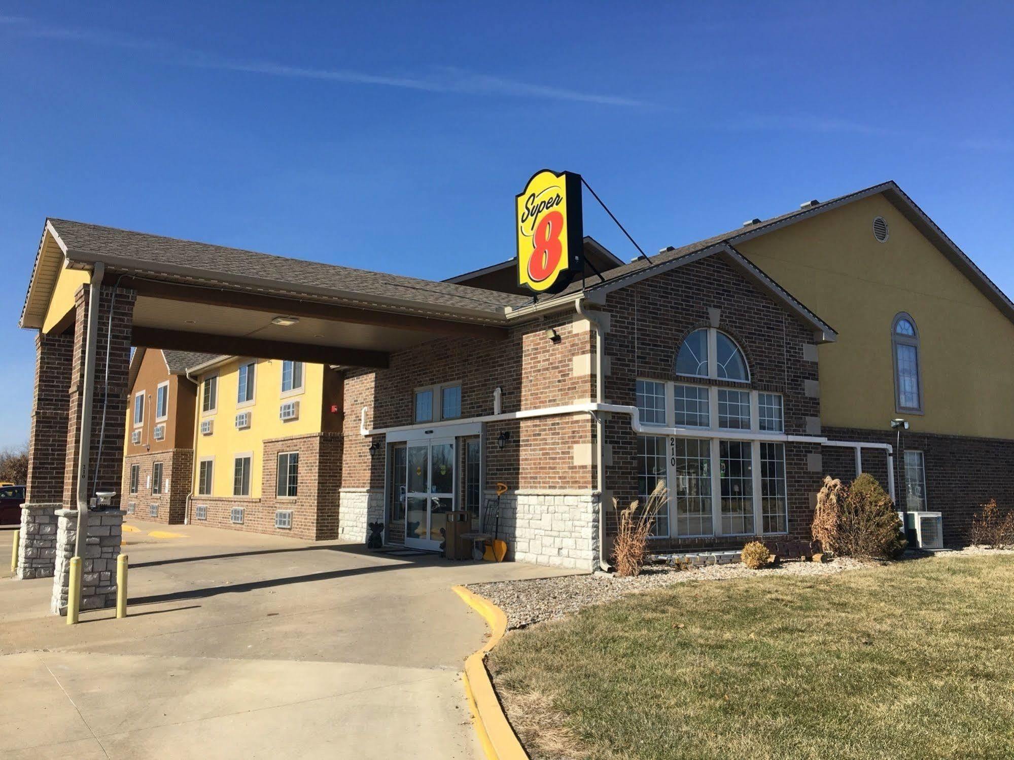 Surestay Plus Hotel By Best Western Kearney Exterior photo
